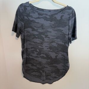 GapFit Breathe Women's Camo Tee